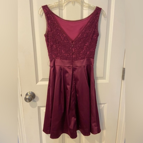 Maroon / Purple The Limited Boat Neck Lace & Satin Cocktail Dress w Pockets Sz 0 - Picture 4 of 13